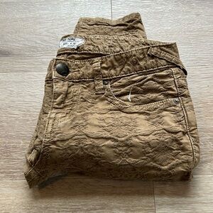 Free people pants women size W 25. Size 0 skinny pants khaki with design..